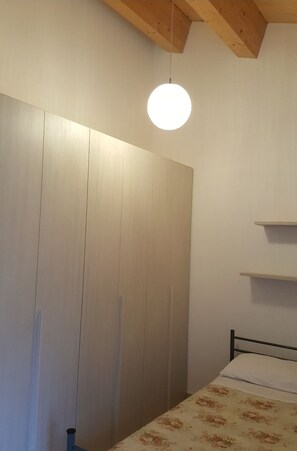 3 bedrooms, bed sheets