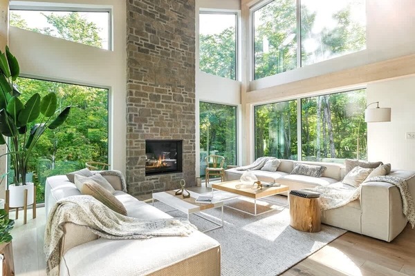 Smart-TV, peis, DVD-spiller og stereoanlegg