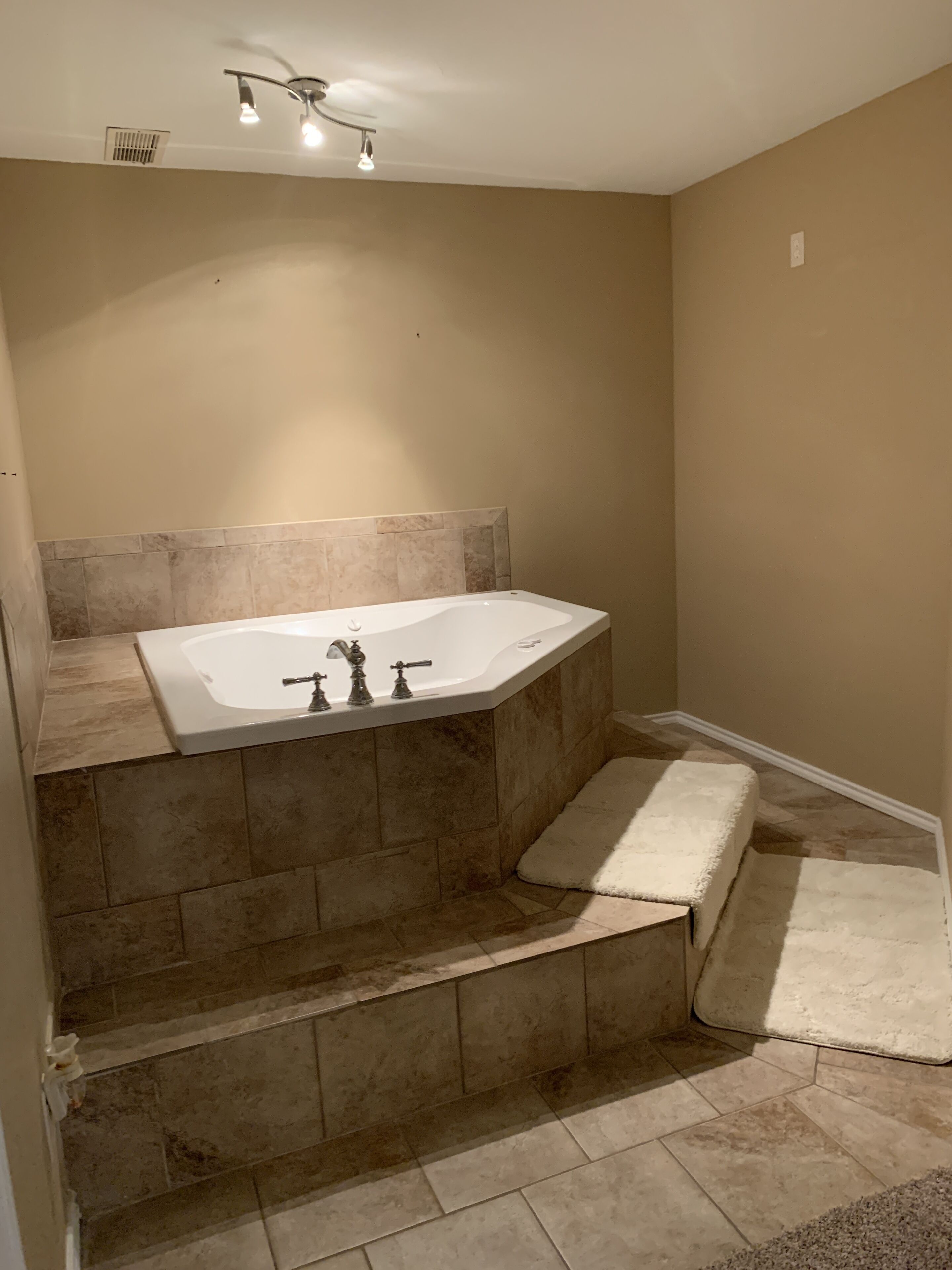 Welcome to the serene setting of Lake Cypress Retreat!