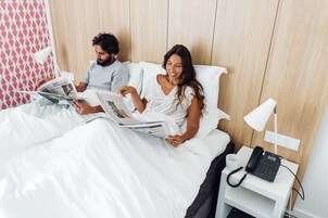 经典双床房 | 特色装修、办公桌、笔记本电脑工作区、遮光窗帘