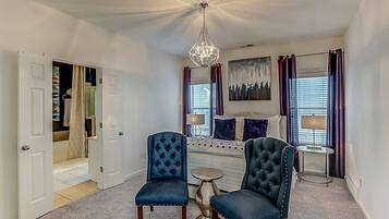 3 bedrooms, in-room safe, iron/ironing board, WiFi