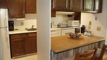 House, Multiple Beds (1024 Hopkins Ave E #16 ) | Private kitchen