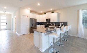 House, Multiple Beds, Private Pool, Pool View | Private kitchen