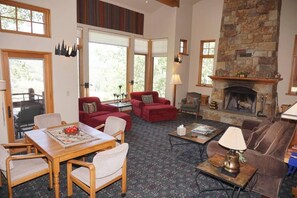 บ้านพัก, หลายเตียง (24 Little Ln) | ห้องนั่งเล่น