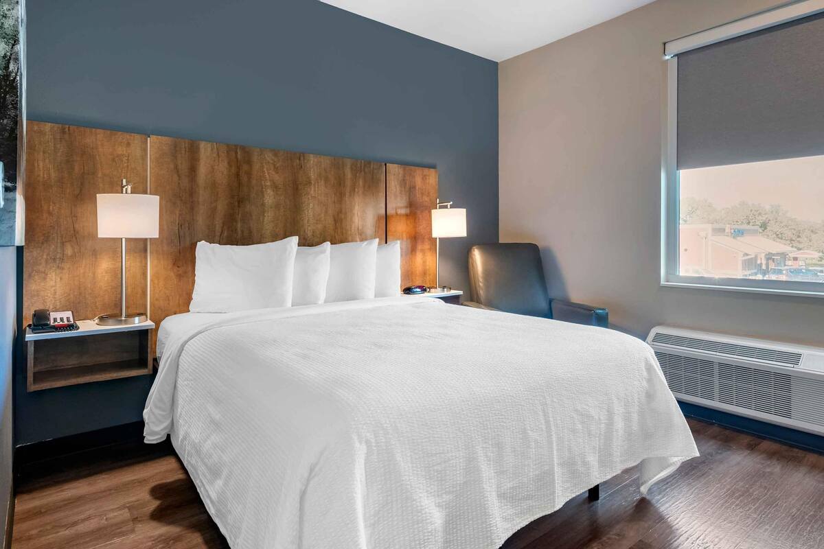 Standard Studio, Non Smoking, Refrigerator & Microwave | Premium bedding, desk, laptop workspace, iron/ironing board