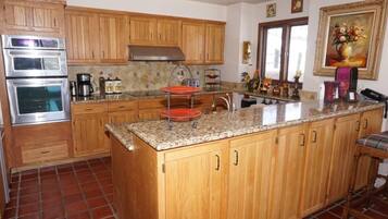 House, Berbilang Katil (35 Alpine Ln) | Dapur peribadi | Pembakar roti