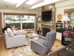 Condo, Multiple Beds (718 Mill St S #3) | Living room - 718 Mill St S #3 (Aspen)