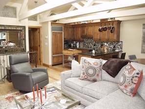 Condo, Multiple Beds (718 Mill St S #3) | Living area