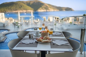 Desayuno buffet incluido todos los días 
