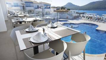 Serveert lunch, internationale gerechten