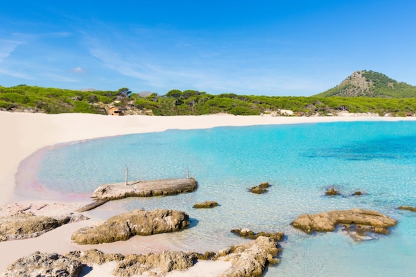 Beach nearby, white sand, sun loungers, beach umbrellas