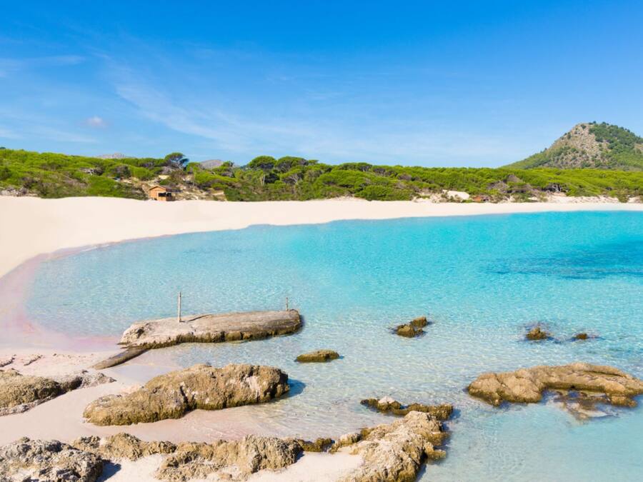 Beach nearby, white sand, sun-loungers, beach umbrellas