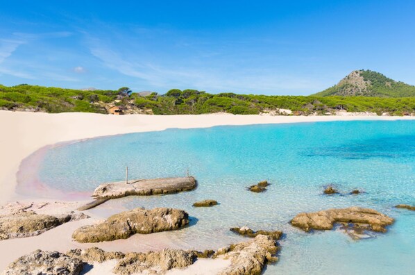 Beach nearby, white sand, sun-loungers, beach umbrellas