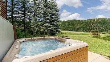 House, Multiple Beds (23 Colt Cir) | Spa