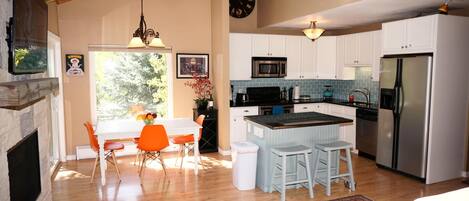 Condo, Multiple Beds (35 Lower Woodbridge Rd Z196) | Private kitchen