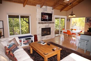 Condo, Multiple Beds (35 Lower Woodbridge Rd Z196) | Living room