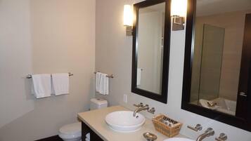 Condo, Multiple Beds (120 Carriage Way 2205) | Bathroom