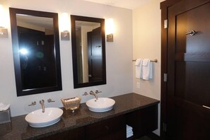 Condo, Multiple Beds (120 Carriage Way 2205) | Bathroom