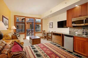 Condo, Multiple Beds (90 Carriage Way)