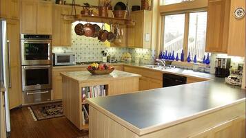 Rumah, Beberapa Tempat Tidur (327 Deer Ridge Ln) | Dapur pribadi | Pemanggang roti