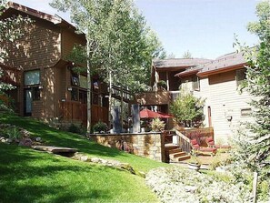 Talo, useita sänkyjä (327 Deer Ridge Ln) | Ulkopuoli