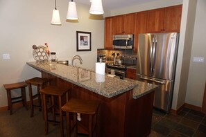 คอนโด, หลายเตียง (60 Carriage Way) | ครัวส่วนตัว