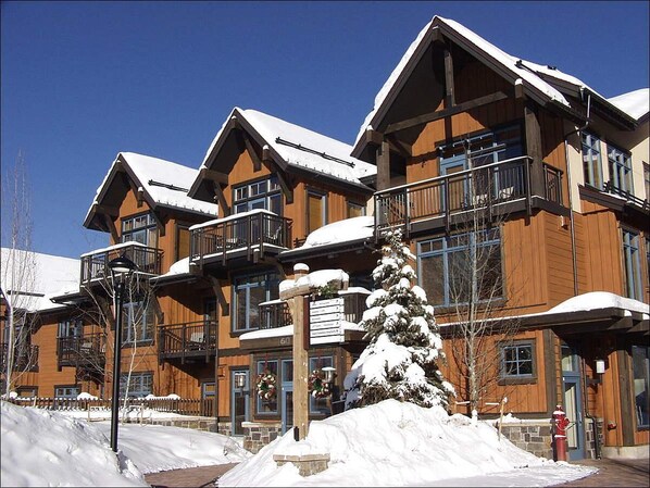 คอนโด, หลายเตียง (60 Carriage Way) | บริเวณภายนอก