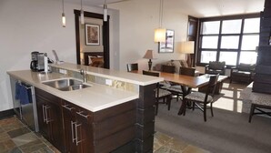 Condo, nhiều giường (120 Carriage Way #2204) | Bếp riêng