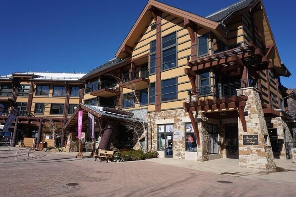 Apartment, Mehrere Betten (120 Carriage Way #2204) | Außenbereich