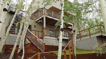 House, Multiple Beds (1131 Faraway Rd) | Exterior