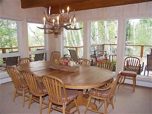 Talo, useita sänkyjä (1131 Faraway Rd) | Yksityinen keittiö