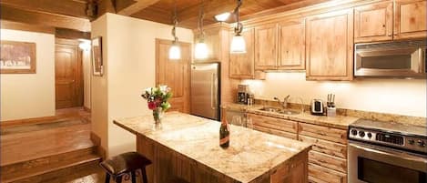 Condo, Multiple Beds (1034 Cooper Ave E #25A) | Private kitchen | Fridge, microwave, dishwasher, coffee/tea maker