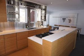 House, Multiple Beds (115 Martingale Pl) | Private kitchen