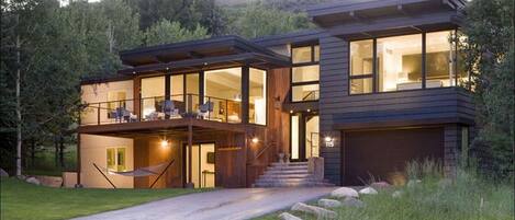 House, Multiple Beds (115 Martingale Pl) | Exterior