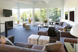 House, Multiple Beds (115 Martingale Pl) | Living room