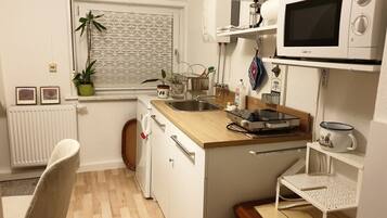 Fridge, microwave, stovetop, coffee/tea maker