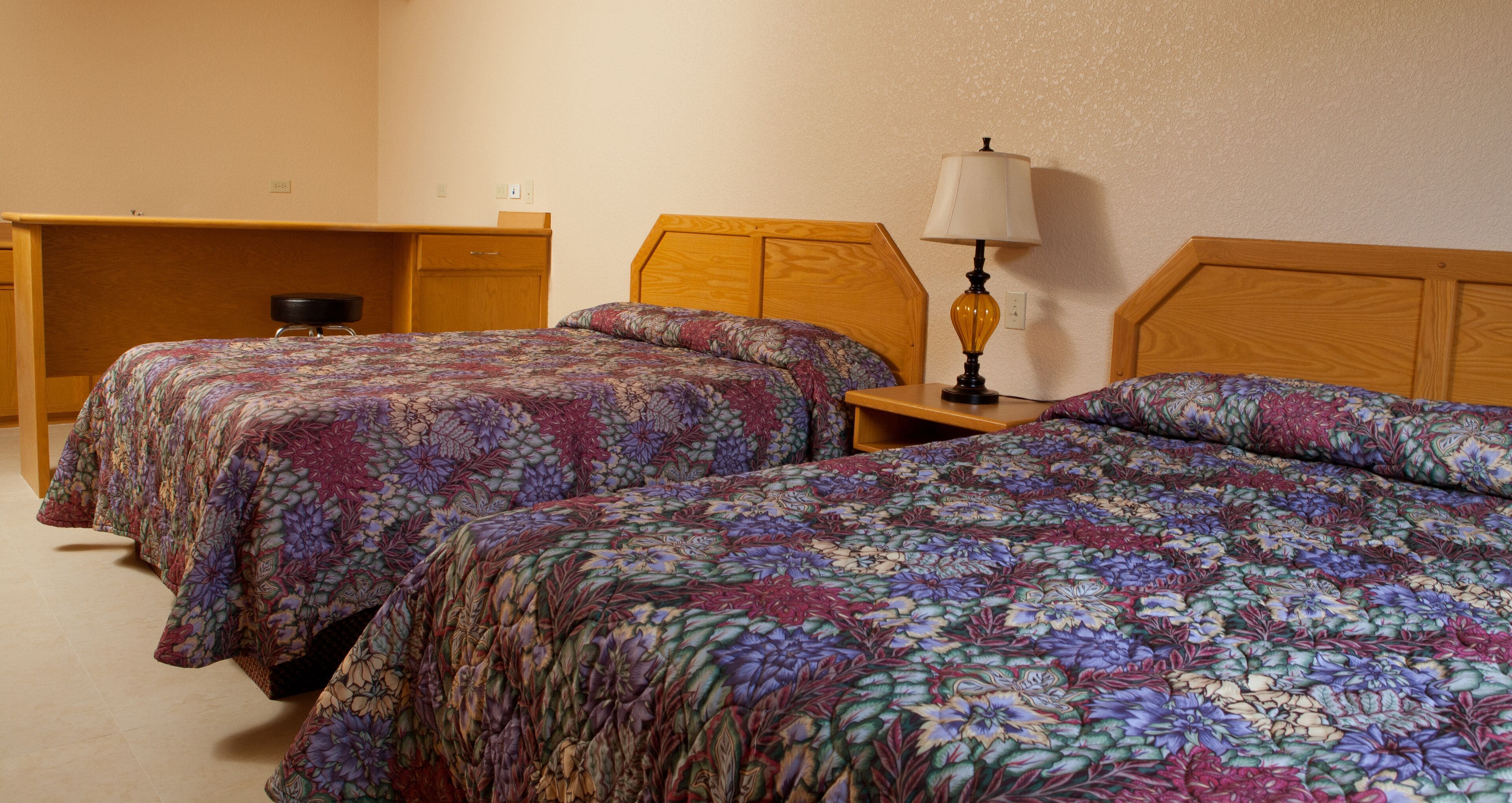 desk, free wifi, bed sheets