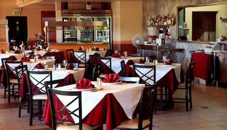 Restaurant. Hotel La Villa de San Quintin