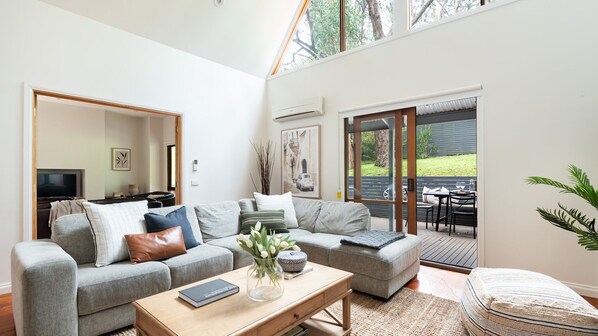 Smart-tv en een open haard