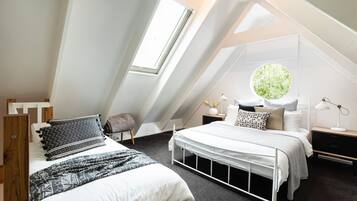 6 slaapkamers, een strijkplank/strijkijzer, reisbedje, gratis wifi