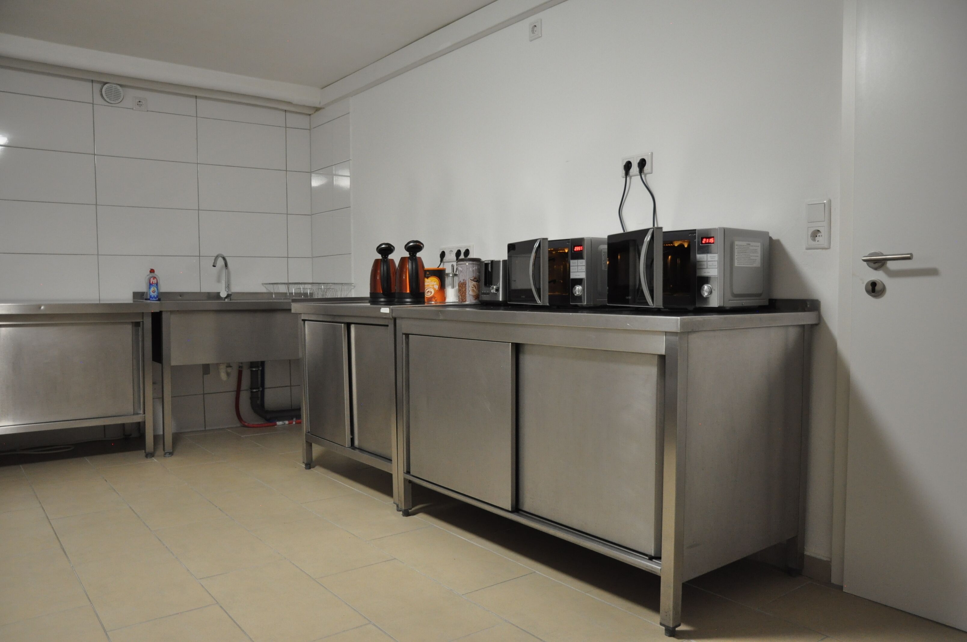 Weisenau Plaza Dreibettzimmer