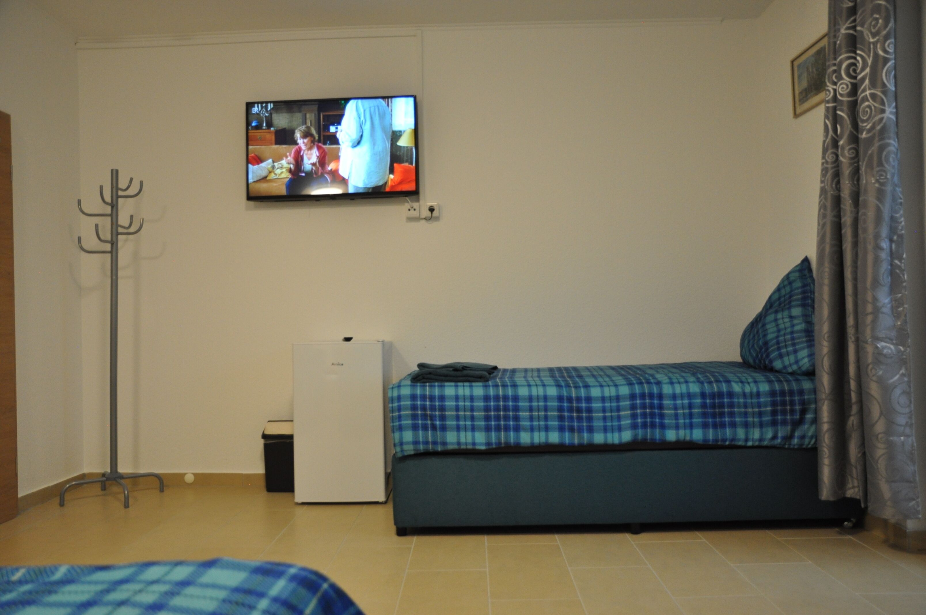 Weisenau Plaza Dreibettzimmer