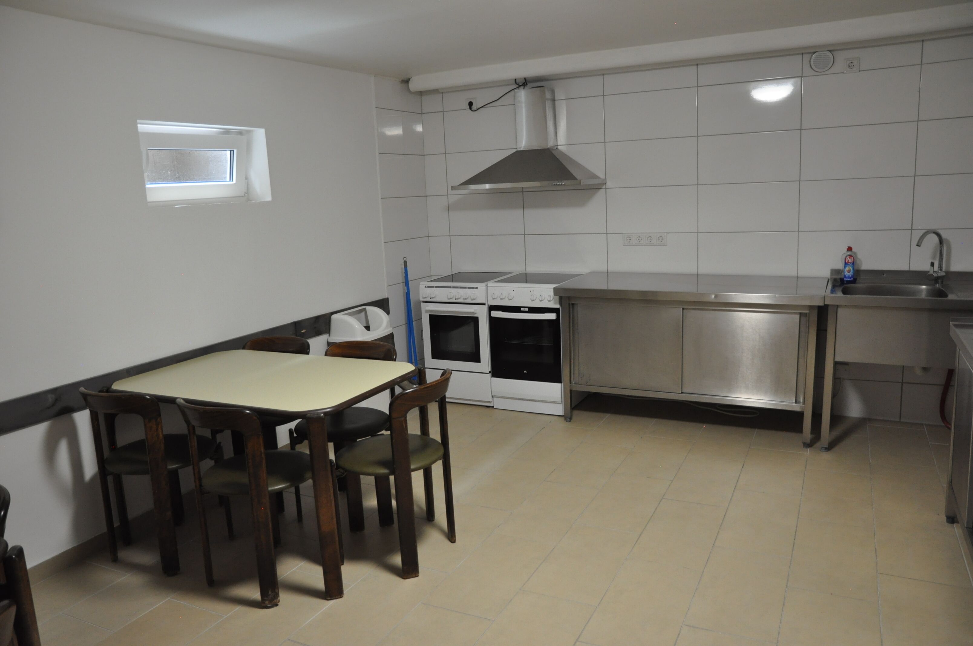 Weisenau Plaza Dreibettzimmer