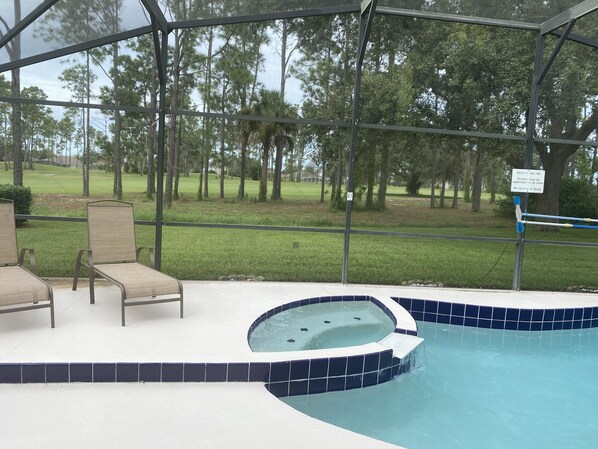 Alberca al aire libre y alberca climatizada