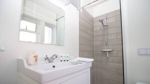 Bathroom - Seafarers Court - Mjöður (Reykjavik)