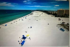 A beach with a clear sky, a sandy shore, and buildings in the background. - Newly renovated TH in Siesta Key FL - #1 beach in US (Siesta Key)