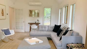 Televisio, takka, videopelejä, DVD-soitin