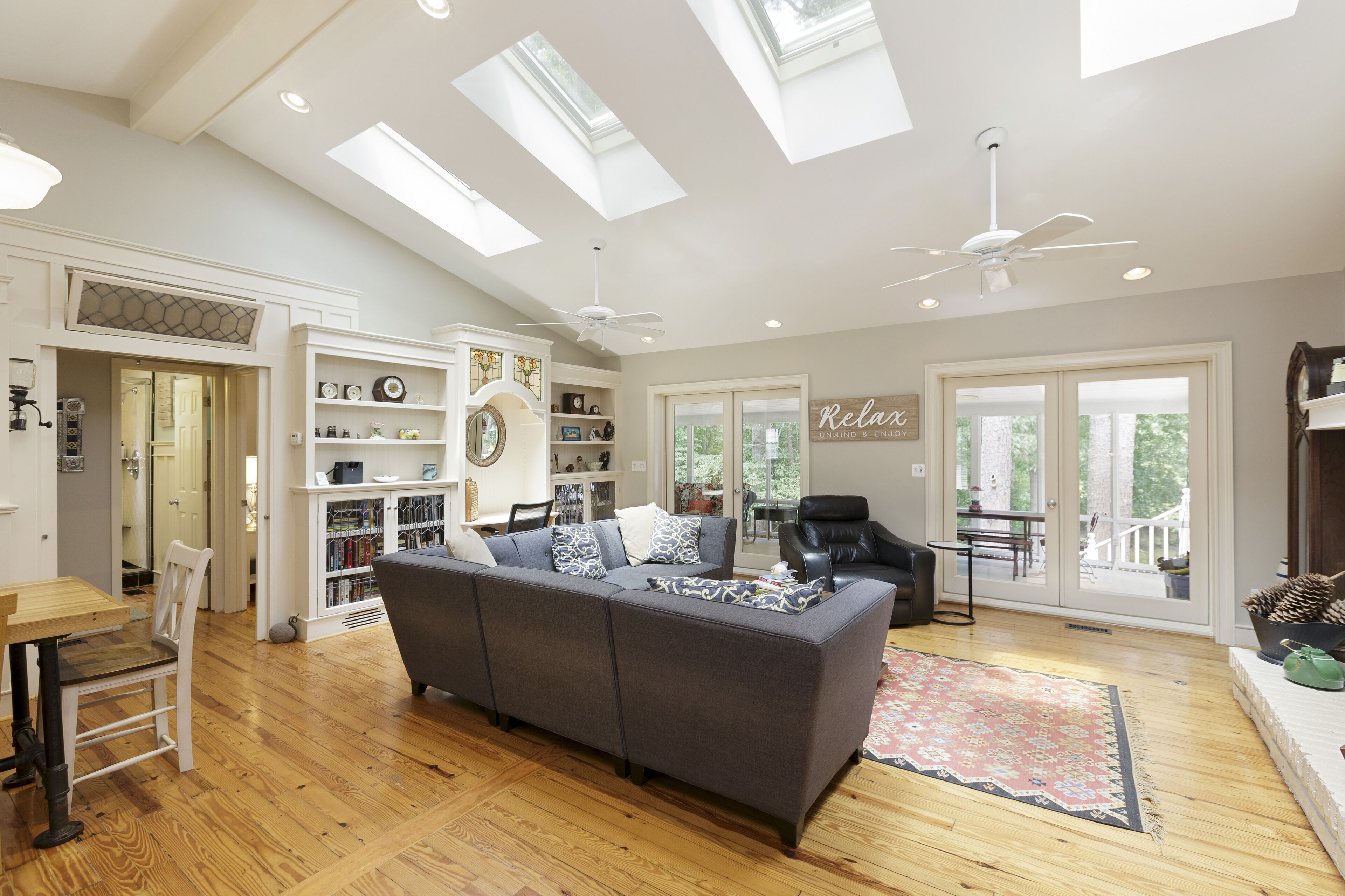 Beautiful lakefront home with dock, kayaks, canoe, SUP and more. Peaceful!