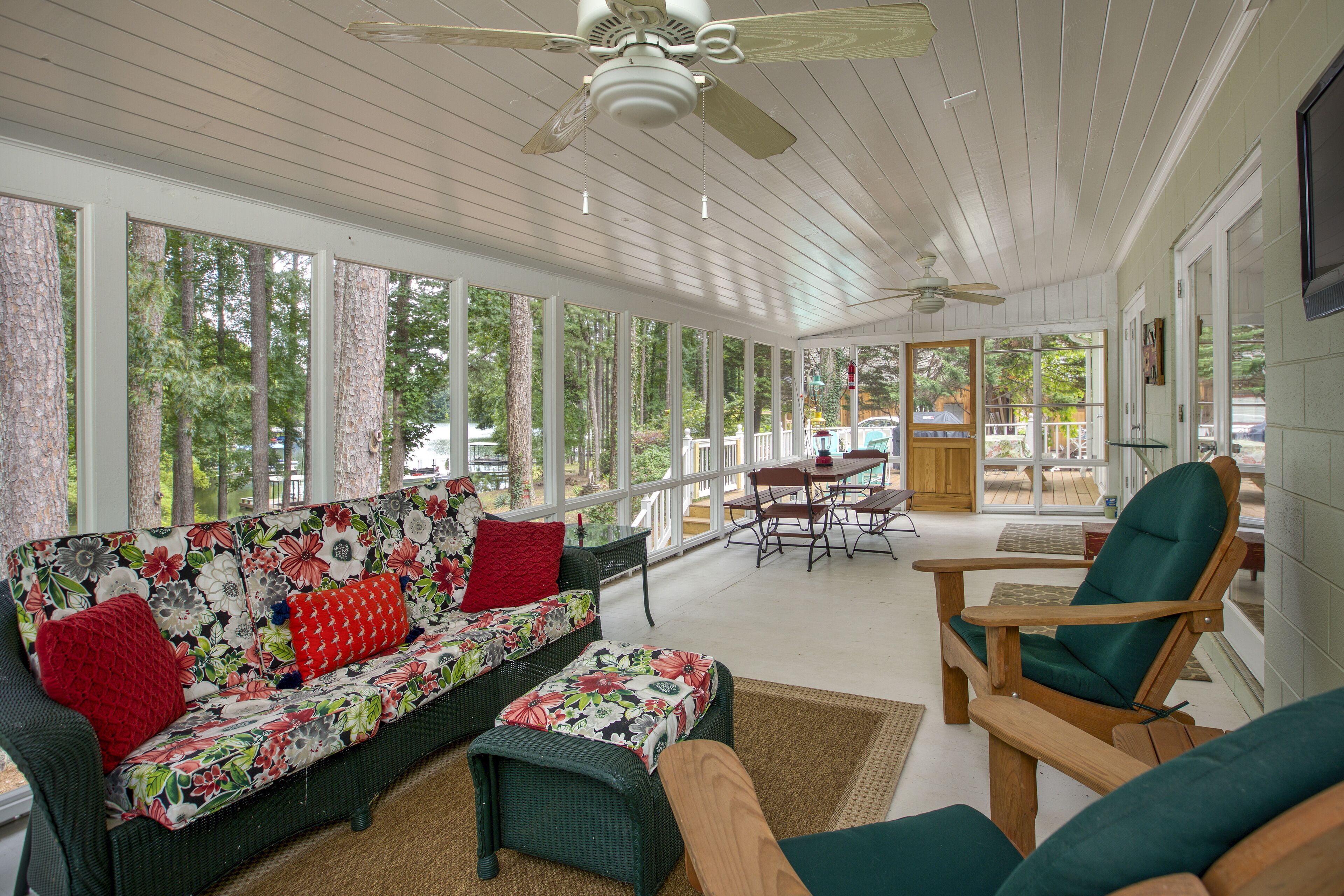 Beautiful lakefront home with dock, kayaks, canoe, SUP and more. Peaceful!
