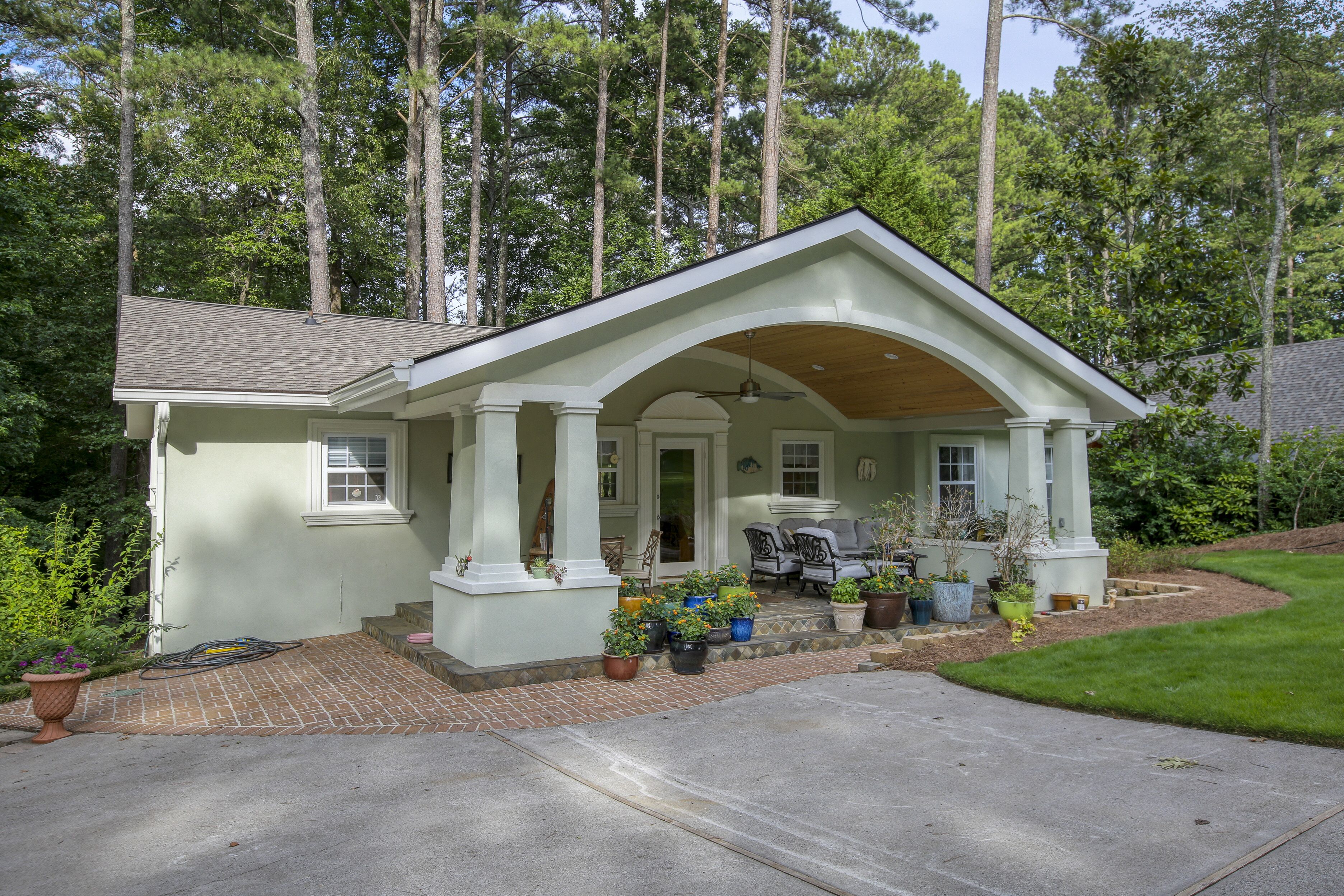 Beautiful lakefront home with dock, kayaks, canoe, SUP and more. Peaceful!